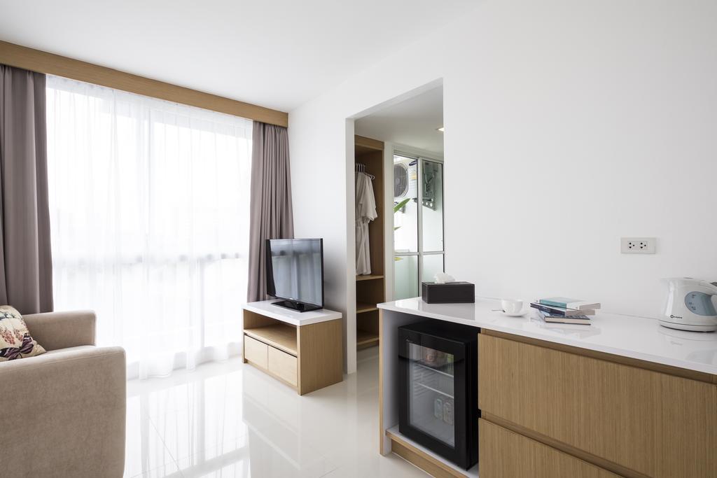 Modern Thai Suites Пхукет Номер фото