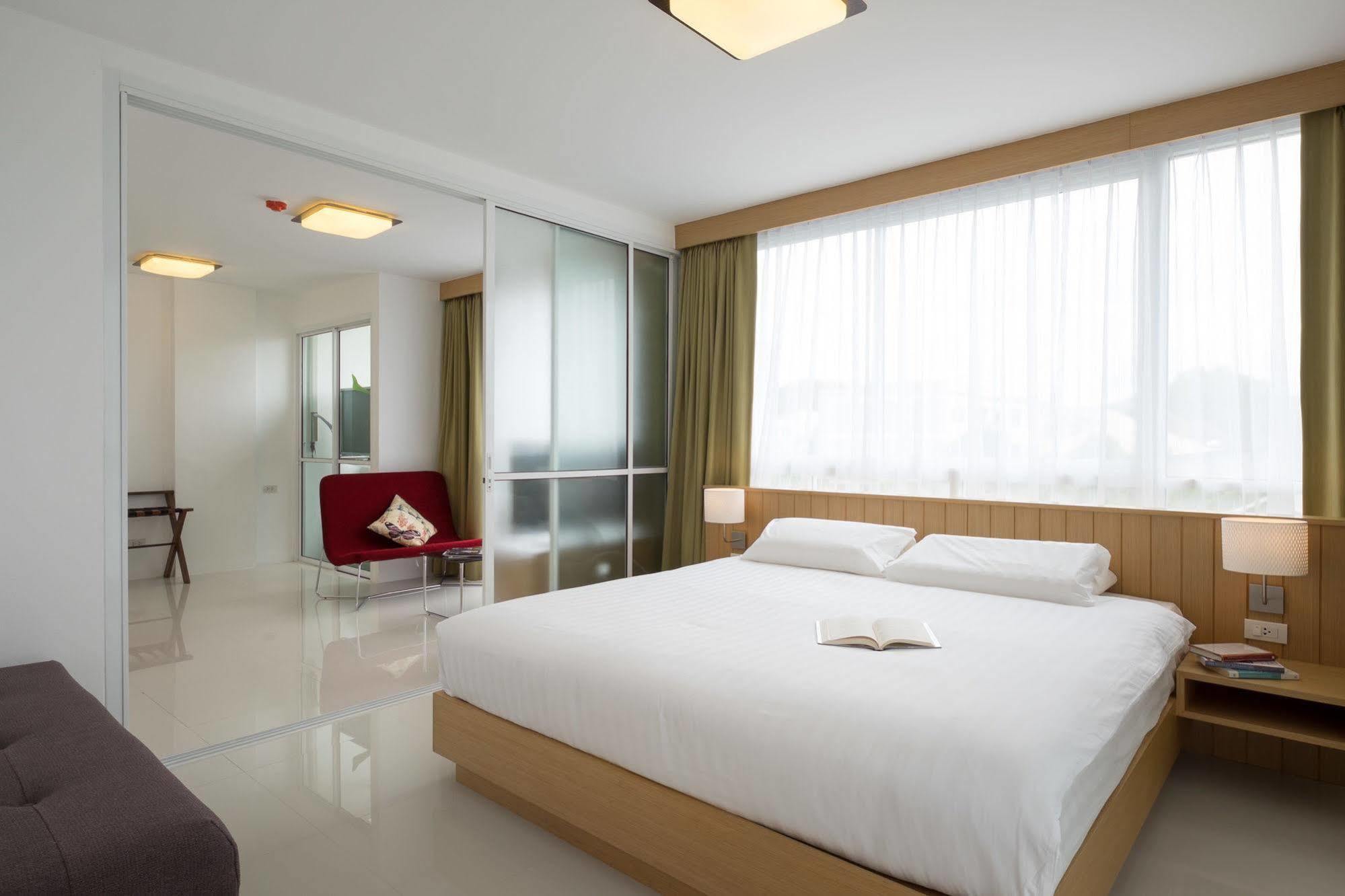 Modern Thai Suites Пхукет Экстерьер фото