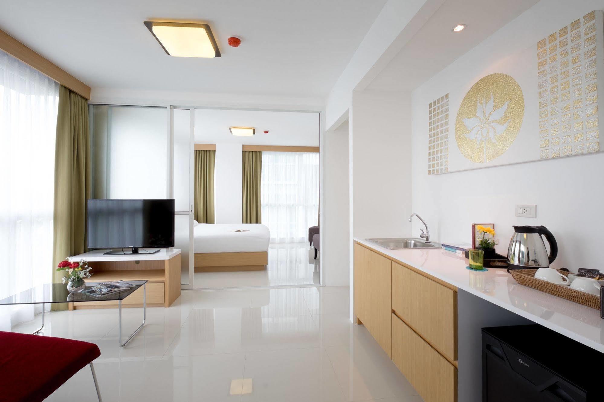 Modern Thai Suites Пхукет Экстерьер фото